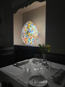 Foto sihtkohas Souillac asuva majutusasutuse Logis Hôtel Restaurant La Vieille Auberge, Art and Gallery galeriist