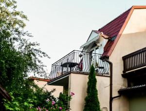 a building with a balcony on the side of it at Apartament EmKa z tarasem Rowy in Rowy