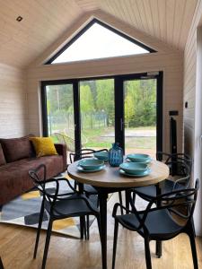 a table and chairs in a living room with a window at Przytulne Kątno in Kątno
