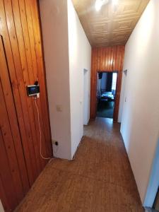 a hallway of a house with wooden floors and a door at Monteur-Haus Marat Berlin Biesdorf / Marzan / Hellersdorf in Berlin