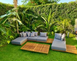 a garden with three couches and sidx sidx sidx sidx at مدينتي in Madinaty