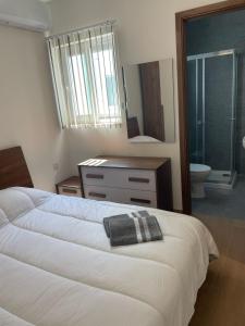 Ένα ή περισσότερα κρεβάτια σε δωμάτιο στο THREE BEDROOM APARTMENT SAN GWAN