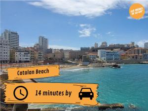 a sign that reads carleton beach and minutes by van at Appartement 8 Couchages - Central & Spacieux - Les Frères de la Loc' in Marseille