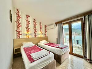 Postel nebo postele na pokoji v ubytování Hotel Grbalj