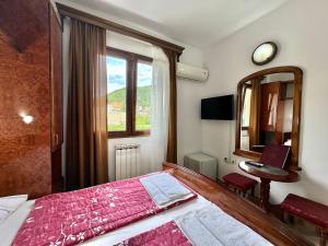 TV a/nebo společenská místnost v ubytování Hotel Grbalj