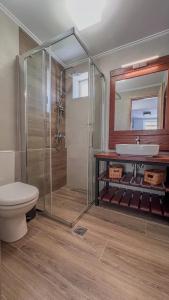 Ένα μπάνιο στο Spyros Stone Apartment