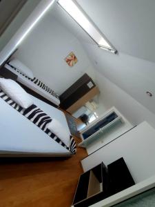a room with two beds in a room at Vila Oaza in Mangalia