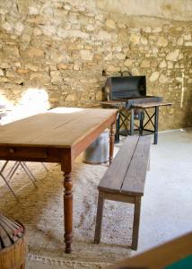 Televízia a/alebo spoločenská miestnosť v ubytovaní Château de Sienne proche Avignon Orange 7 Chambres Piscine Rivière