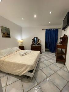 a bedroom with a bed and a dresser and a mirror at StabiaSummer in Castellammare di Stabia