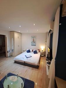 מיטה או מיטות בחדר ב-Apartment Dado Zadar