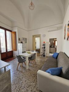a living room with a couch and a table at Casa Cesarina in Nardò