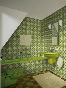 La salle de bains est pourvue de toilettes vertes et d'un lavabo. dans l'établissement Hôtel New Palmarium, à Amélie-les-Bains-Palalda
