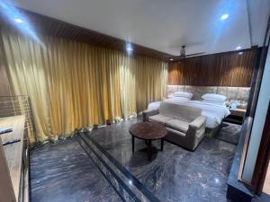 Kudle Beach View Resort And Spa Gokarna客房内的一张或多张床位
