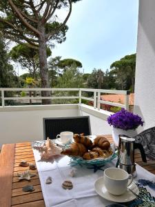 Jedlo v apartmánovom hoteli alebo blízkom okolí