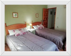 two beds sitting next to each other in a bedroom at Casa Rural El Abejorro in Alcalá del Júcar +31 photos