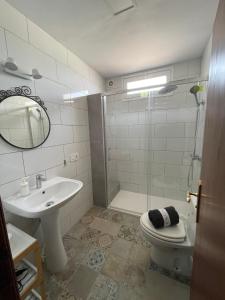 a bathroom with a sink and a toilet and a shower at Strelitzia Apartament in Santa Úrsula