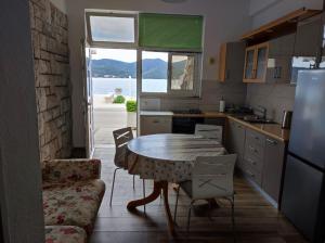 Kuchyň nebo kuchyňský kout v ubytování Apartment Mareta in Viganj