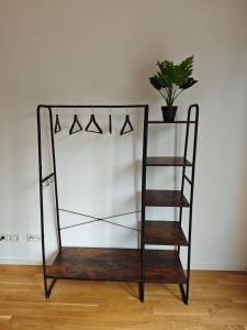 a metal shelf with a potted plant on top of it at *1A Lage/Top Anbindung/4 Pers./Tiefgarage/Smart-TV* in Cologne