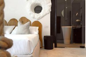 Posteľ alebo postele v izbe v ubytovaní Una Villa - Amalfi Boutique Rooms B&B