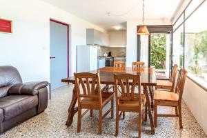 a kitchen and dining room with a wooden table and chairs at Grifeu 08 - Apartamento con terraza exterior in Girona +14 photos