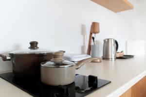 Kemudahan buat kopi dan teh di Central Hostel Oia