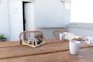 Kemudahan buat kopi dan teh di Central Hostel Oia