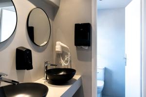 Bilik mandi di Central Hostel Oia