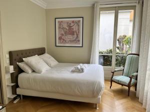 Posteľ alebo postele v izbe v ubytovaní La Villa d'Auteuil, Paris 16, rénovée