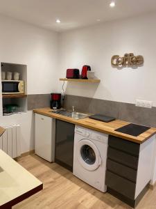 a kitchen with a washing machine and a sink at Chez Isa in Failly