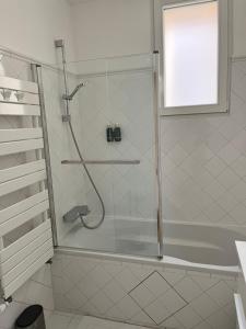 Kúpeľňa v ubytovaní La Villa d'Auteuil, Paris 16, rénovée