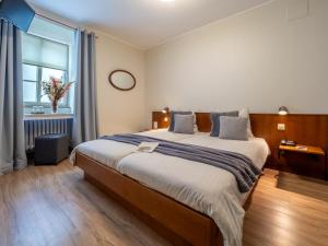 Letto o letti in una camera di Hotel Heintz