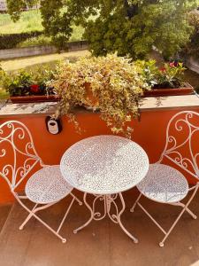 A balcony or terrace at B&B Al Castello Sweethome