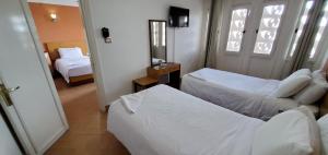 Letto o letti in una camera di Adriatica Hotel Marsa Matrouh