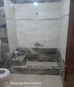 a bathroom with a shower and a toilet at شاليه فندقي إطلالة مباشرة على البحر مكيف بحديقة خاصة راس سدر in Ras Sedr