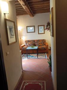 a living room with a couch and a table at Casa Vacanze Rustico Di Corte in Capannori