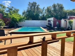 una piscina en una terraza con una valla de madera en Casa di Floumy, en Calvi