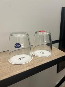 two aquariums sitting on top of a counter at Hotel Neo Cologne Bonn Airport in Rösrath