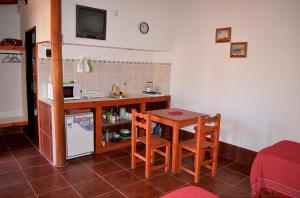 Kjøkken eller kjøkkenkrok på Cabañas en La Gloria