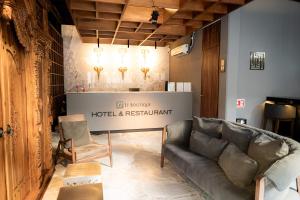 Ruang duduk di IT Boutique Hotel & Restaurant