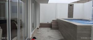 Bazén v ubytování Casa de Playa con piscina nebo v jeho okolí + 13 fotografií