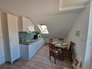 a kitchen and dining room with a table and chairs at Apartman Viking in Donji Milanovac