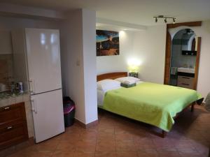 Posteľ alebo postele v izbe v ubytovaní Apartments Komel