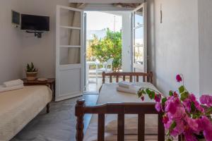 A television and/or entertainment centre at Irene Hotel Leros