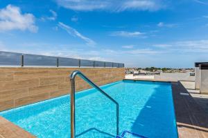 a swimming pool on the roof of a building at Luxe Appartement Lo Pagan - San Pedro del Pinatar 850m from Beach Aldea Del Sol in San Pedro del Pinatar