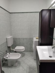 A bathroom at Bilocale con ampio terrazzo