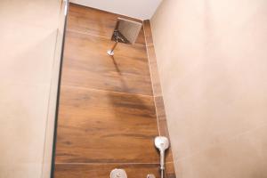 Un baño de Hotel Rozafa