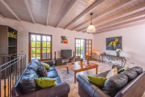 Ruang duduk di villa camross