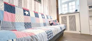 En eller flere senge i et værelse på Central Apartments Fishmarkt & Parking