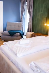 Een bed of bedden in een kamer bij Sope Skylodge 07 - Eljesa's Lichtblick - mit privater Sauna- Oberried, Schauinsland