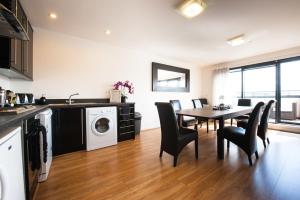 A kitchen or kitchenette at Dream Apartments Dundee 